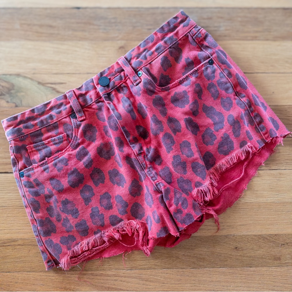 🖤🐆 Blank NYC Red & Black Cheetah Leppard Print Jean Shorts with Distressed Hem 🔥